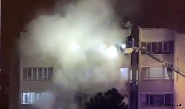 Konya'da gece yarısı panik: 5 katlı binada yangın!