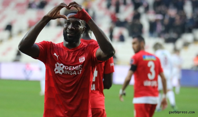 Sivasspor sahasında Hatayspor'u 4 golle uğurladı!
