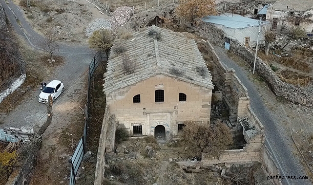 Tarihi Ermeni Kilisesi Restore Bekliyor!