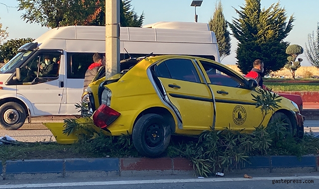 Ticari taksi kağıt gibi katlandı!