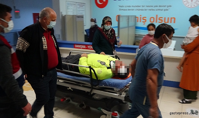 Uygulama noktasından kaçan otomobil polis memuruna çarptı!