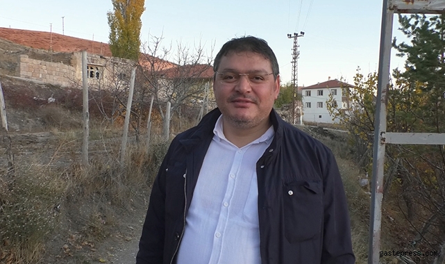 YRP'li Önder Narin, "Cep Telefonu Çekmiyor, Konuşmak İçin Çatılara Çıkıyorlar"