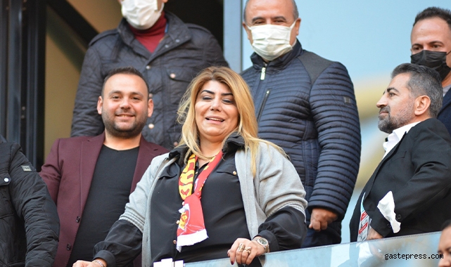 Berna Gözbaşı: "9 kişiyle tarihe geçen bir maçtı"