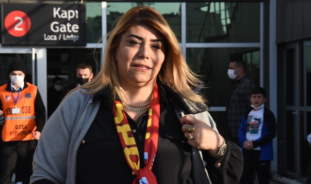 Berna Gözbaşı'dan, Futbolcular ve Taraftara Övgü!