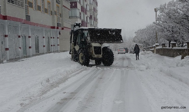 Bitlis’te 76 köy yolu ulaşıma kapandı, okullar tatil edildi!