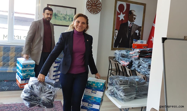 CHP’li yöneticilerden Bünyan ilçesindeki öğrencilere mont ve bot yardımı!