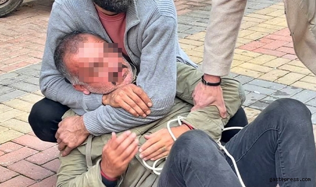 Dolandırıcılık şüphelisi, esnaf tarafından yakalanıp kaçmaması için elektrik kablosuyla bağlandı!