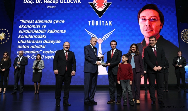 ERÜ Öğretim Üyeleri TÜBA ve TÜBİTAK Bilim Ödüllerini Aldı!