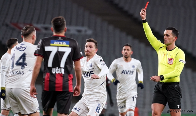 Fatih Karagümrük 9 Kişiyle Fenerbahçe'den 1 puan aldı!