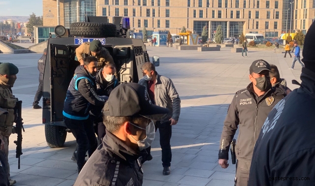 Husumetlisini bıçakla öldüren şahıs tutuklandı!