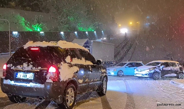Karabük’te kar trafiği felç etti!