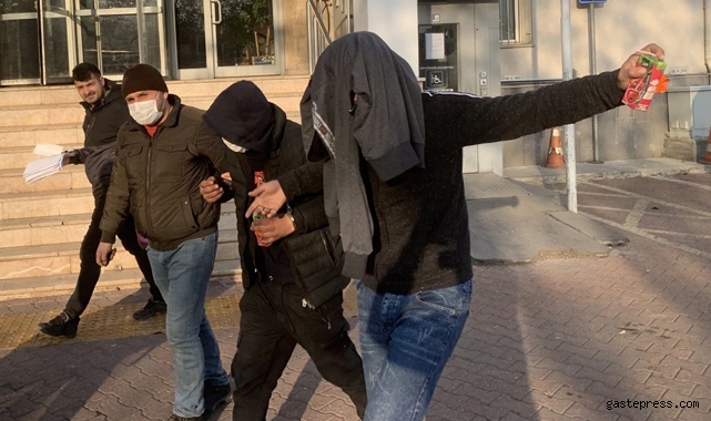 Kayseri'de Adliyeye sevk edilen pişkin hırsız şarkı söyleyerek oynadı!