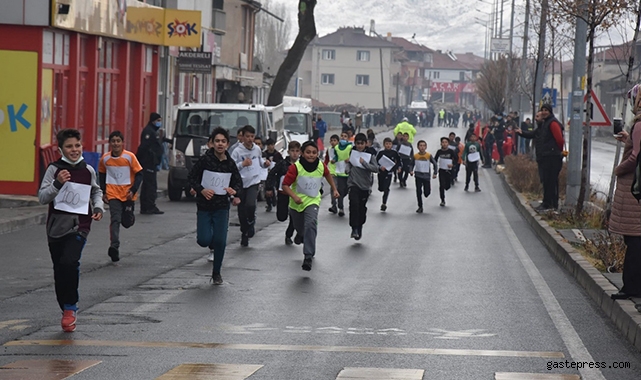 Kayseri Tomarza'da Atatürk Koşusu düzenlendi