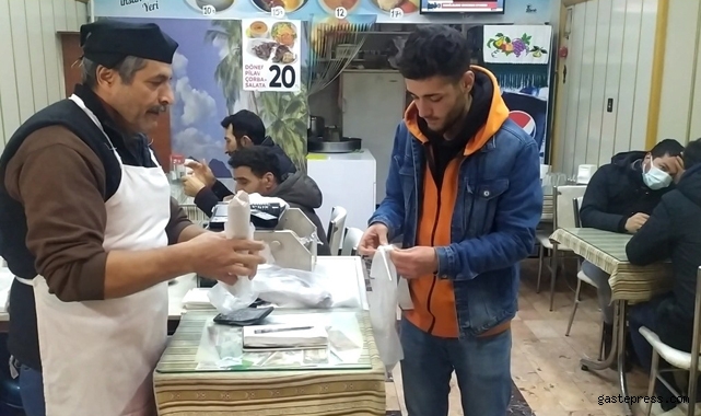 'Lokantadan geldim' diyerek hem tabakları hem de parayı alarak kayıplara karıştı!
