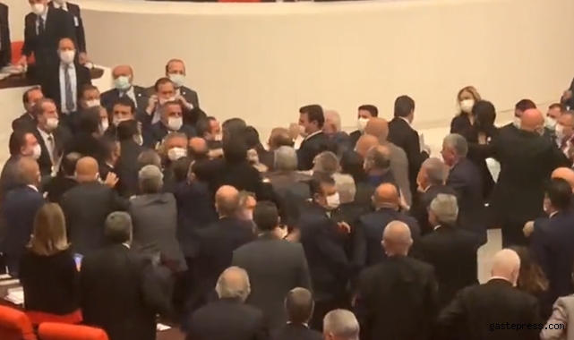 Meclis'te bütçe görüşmeleri sırasında yumruklu kavga! AK Parti ve CHP'liler birbirine girdi!