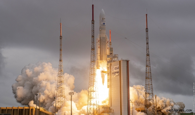 NASA, James Webb Uzay Teleskobu'nu fırlattı!