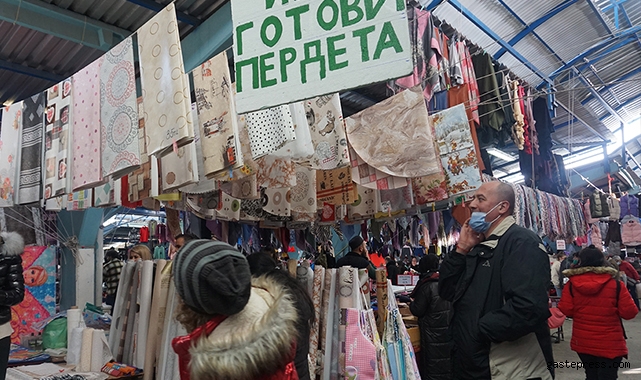 Pazar esnafı, Bulgarca yazılarla müşteri çekiyor!