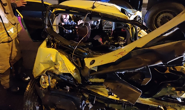 Pendik’te katliam gibi kaza: Otomobilden fırladı, iki araç arasında feci şekilde can verdi!