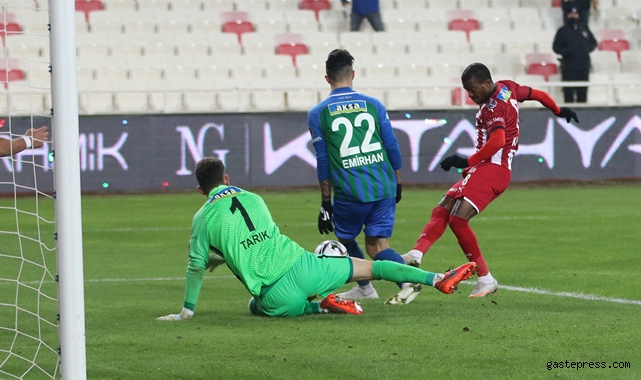 Sivasspor eksik kalan Rizespor'a diş geçiremedi!