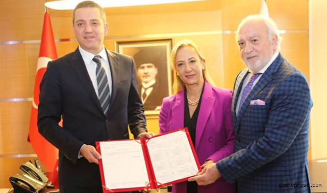 TBB'nin yeni başkanı Erinç Sağkan mazbatasını aldı!
