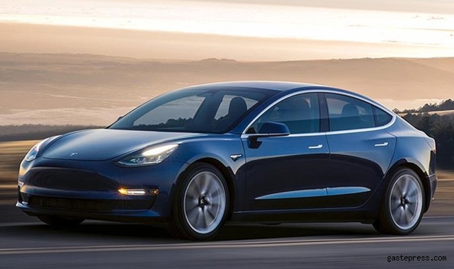 Tesla güvenlik riski nedeniyle binlerce aracını geri çağırdı!