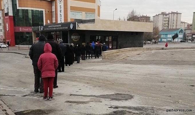 Zam Sonrasında Ekmek Kuyruğu!