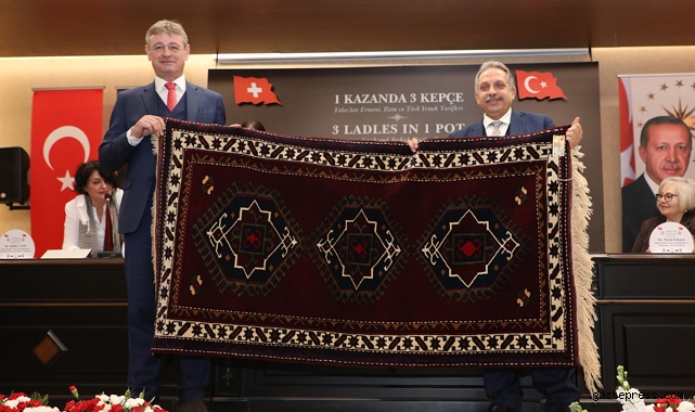 ‘1 Kazanda 3 Kepçe’ye Görkemli Tanıtım!