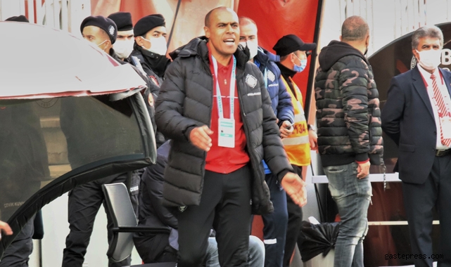 Altay'ın teknik direktörü Mert Nobre oldu!