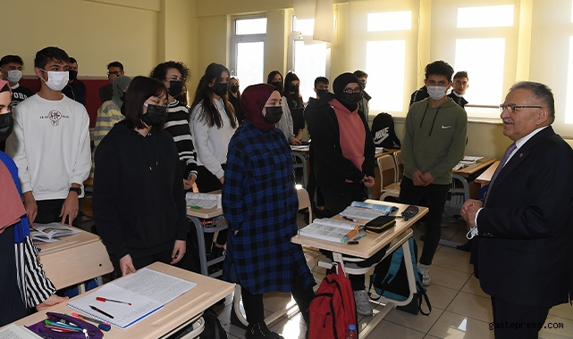 Başkan Büyükkılıç, Kariyer günlerinde öğrencilerle buluşmaya devam ediyor!