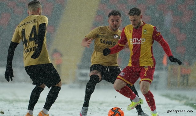 Gaziantep FK Yeni Malatyaspor karşılaşması kar yağışı nedeniyle tatil edildi!