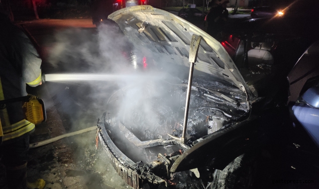 Hastane otoparkında otomobil yandı!