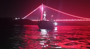 İstanbul Boğazı'nda arıza yapan kuru yük gemisi Büyükdere açıklarına çekildi!