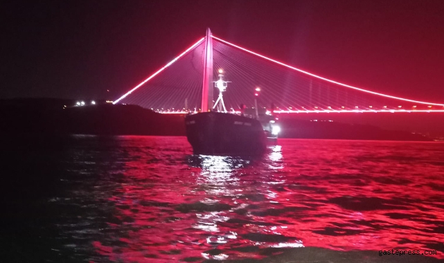 İstanbul Boğazı'nda arıza yapan kuru yük gemisi Büyükdere açıklarına çekildi!