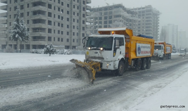 Kayseri Büyükşehir'den Aralıksız Karla Mücadele Çalışması!