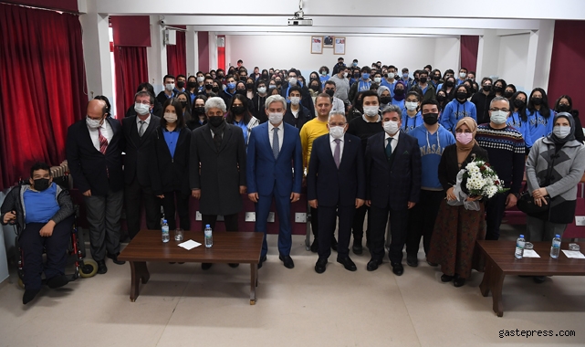 Kayseri'de Memduh Başkandan Lise Öğrencilerine Büyük Jest!