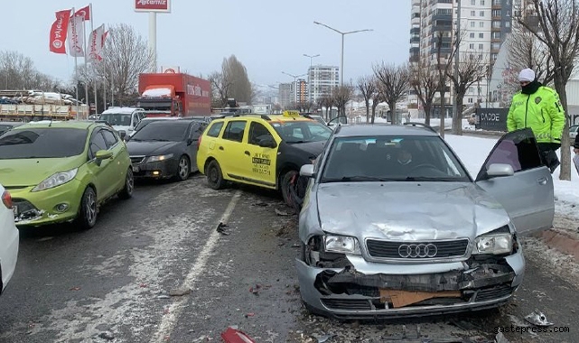 Kayseri’de zincirleme kaza: 2 yaralı!