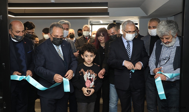 Kayseri Talas’ta ‘Kuşaklararası’ Resim Sergisi açıldı!