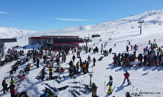 Memduh Başkan: "Erciyes, Hafta Sonu Kayakseverlerin Akınına Uğradı"