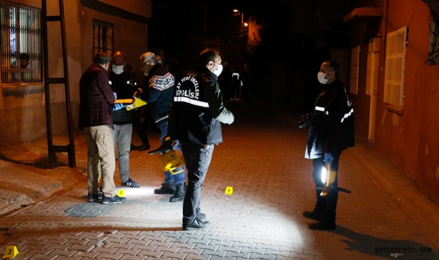 Silahlı kavgaya karışan şüpheli kaçtığı sırada polisi tabancayla vurdu!