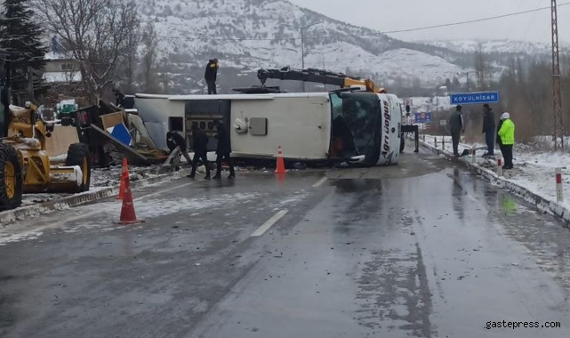 Sivas’taki otobüs kazasında 1 kişi öldü, 20’ye yakın yaralı var!