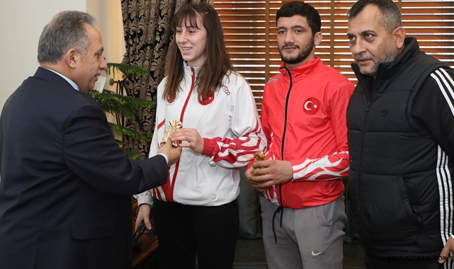 Talas Belediye Başkanı Mustafa Yalçın, Dünya 2. olan Kayseri ekibini makamında ağırladı!