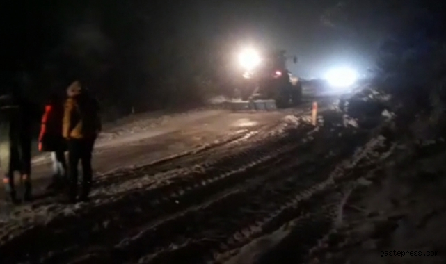 Tarsus-Çamlıyayla yolu kardan dolayı trafiğe kapandı!