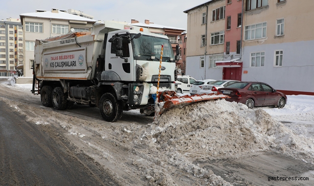 Yağış durdu, Kayseri Talas'ta kar temizliği başladı!