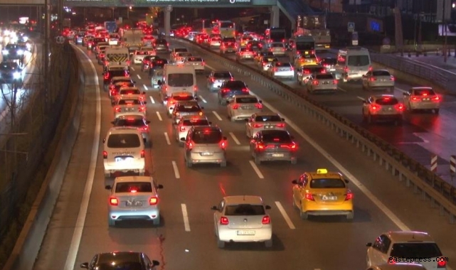 Yılın ilk iş gününde trafik yoğunluğu yüzde 50'yi gördü!