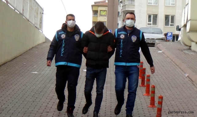 Bebek arabalı kadının arkasından yaklaşıp kapkaç yaptı!