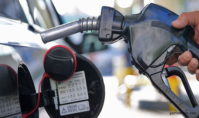 Benzine 70, motorine 90 kuruş zam geliyor! Salı günü pompaya yansıyacak!