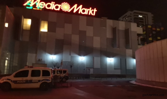 Forum Kayseri'de bıçaklı kavga: 1 yaralı!