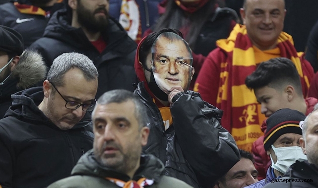 Galatasaray taraftarından yönetime istifa protestosu!