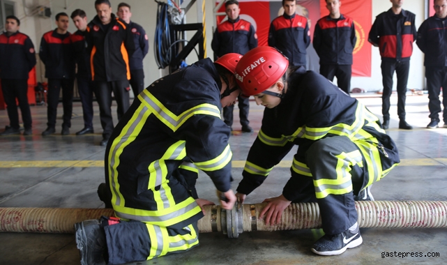 Kayseri Büyükşehir İtfaiyesi'nden Geleceğin Kadın İtfaiyecilerine Zorlu Eğitim!