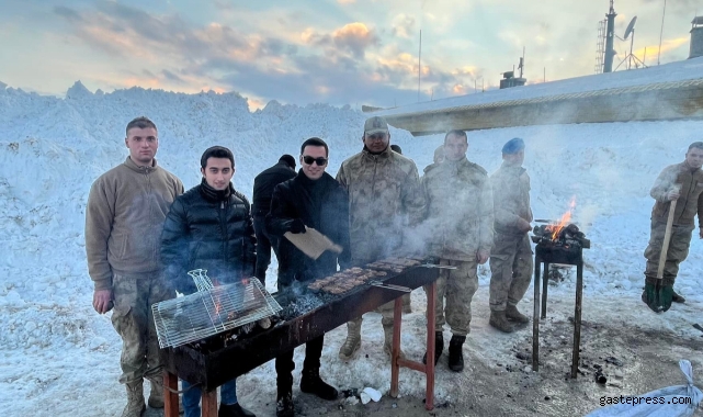 PKK'nın sözde ikinci Kandil dediği Kato Dağı'nda Mehmetçikle mangal keyfi!